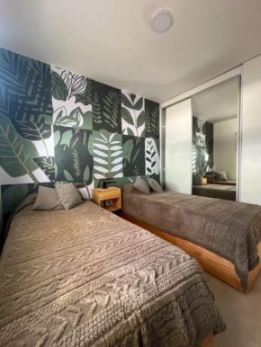 The south face house 4Pax - By Inside